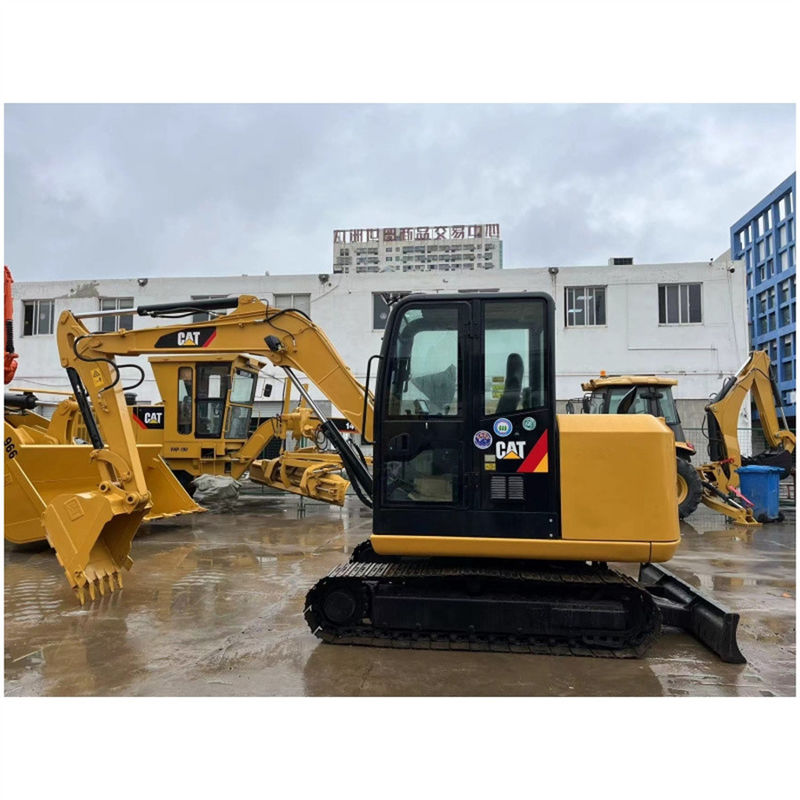 Малый экскаватор CAT 305.5E2 Использованный гидравлический экскаватор вес 5 тонн с лезвием