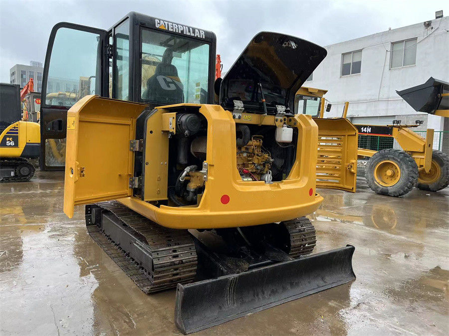 Малый экскаватор CAT 305.5E2 Использованный гидравлический экскаватор вес 5 тонн с лезвием