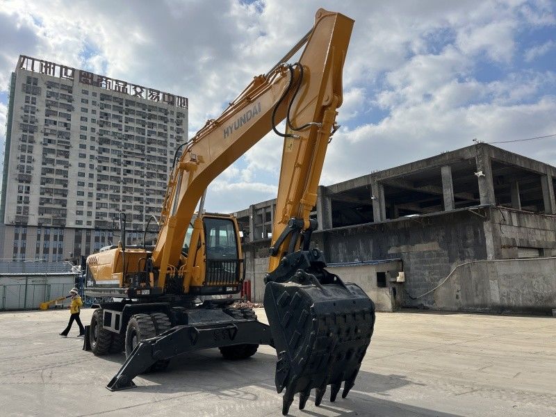Использованный экскаватор Hyundai 210w-9 колесный экскаватор 21 тонны средних размеров использованные экскаваторы