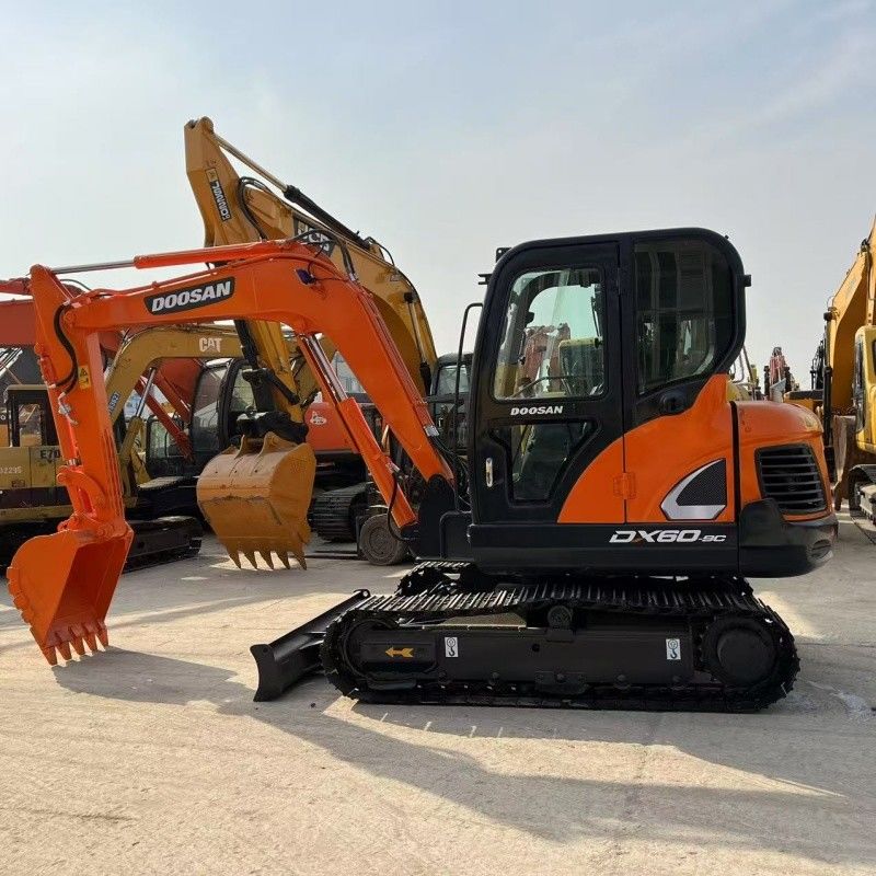 Маленький 6-тонный экскаватор Doosan DX60 Кореи происхождения с лезвием и ломкой
