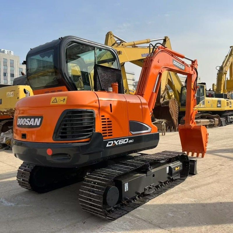 Маленький 6-тонный экскаватор Doosan DX60 Кореи происхождения с лезвием и ломкой
