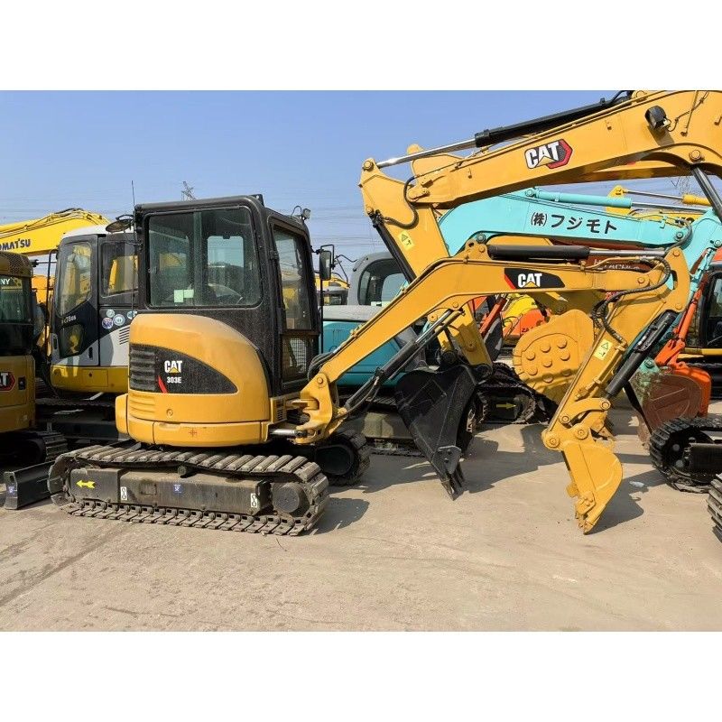 Использованные мелкие экскаваторы CAT 303E для небольших строительных площадок и узких помещений
