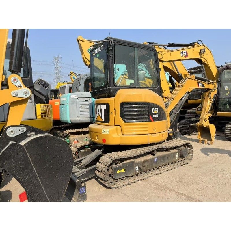 Использованные мелкие экскаваторы CAT 303E для небольших строительных площадок и узких помещений