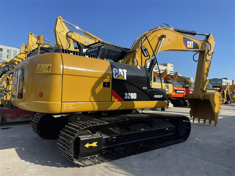 20-тонный подержанный экскаватор CAT 320D. Б/у экскаватор Caterpillar с небольшим количеством отработанных часов.