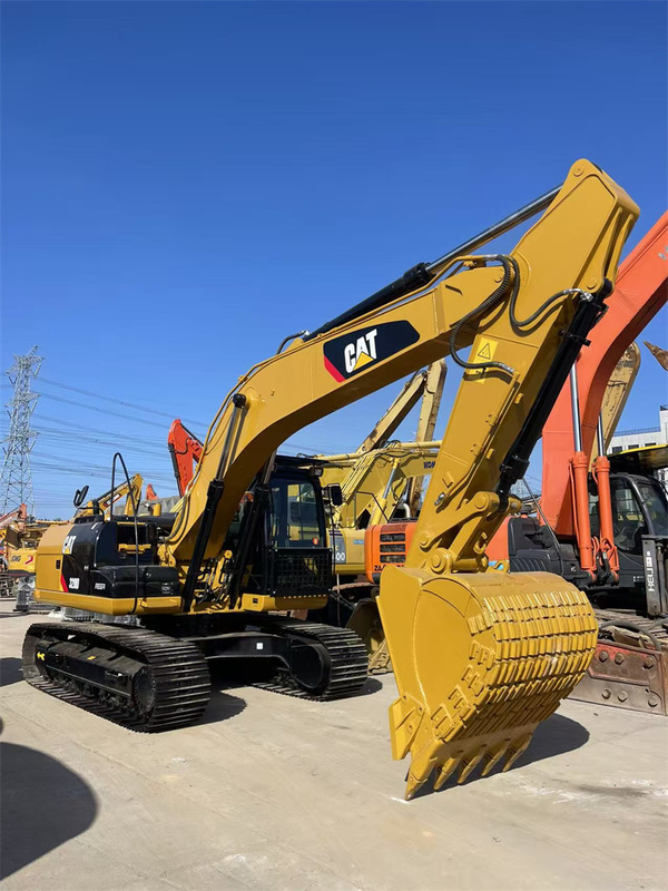 20-тонный подержанный экскаватор CAT 320D. Б/у экскаватор Caterpillar с небольшим количеством отработанных часов.