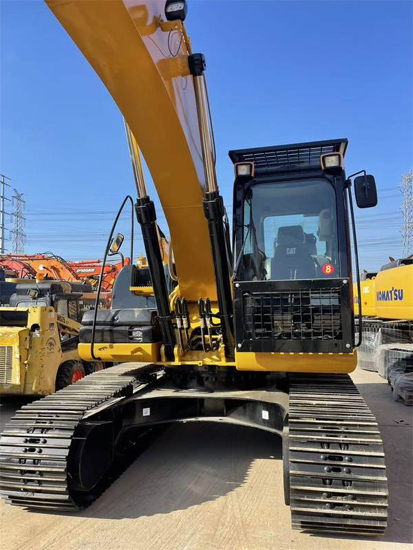 20-тонный подержанный экскаватор CAT 320D. Б/у экскаватор Caterpillar с небольшим количеством отработанных часов.