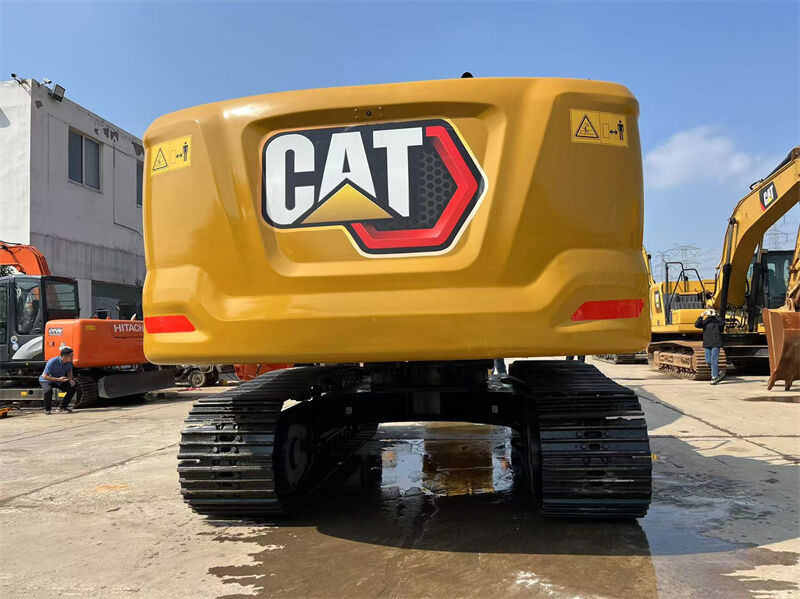 Использованный экскаватор Caterpillar модели 320GC, разработанный для снижения расхода топлива и увеличения срока службы при выполнении проектов