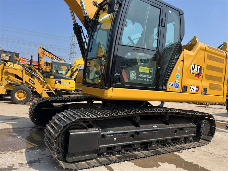Использованный экскаватор Caterpillar модели 320GC, разработанный для снижения расхода топлива и увеличения срока службы при выполнении проектов