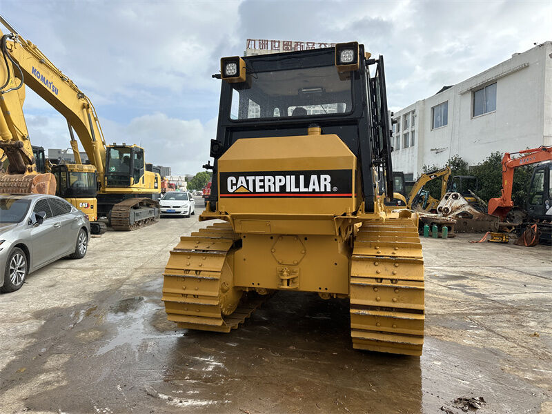 Использованный бульдозер Caterpillar D7G Тип рельса Мощный топливный двигатель Среднего размера Идеально подходит для выровнения земли Строительство дорог и очистка участка