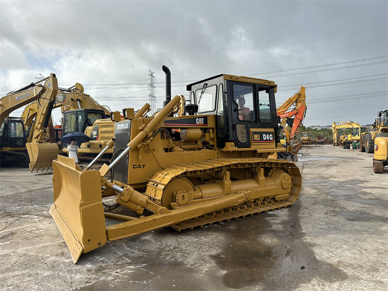 Использованный бульдозер Caterpillar D7G Тип рельса Мощный топливный двигатель Среднего размера Идеально подходит для выровнения земли Строительство дорог и очистка участка