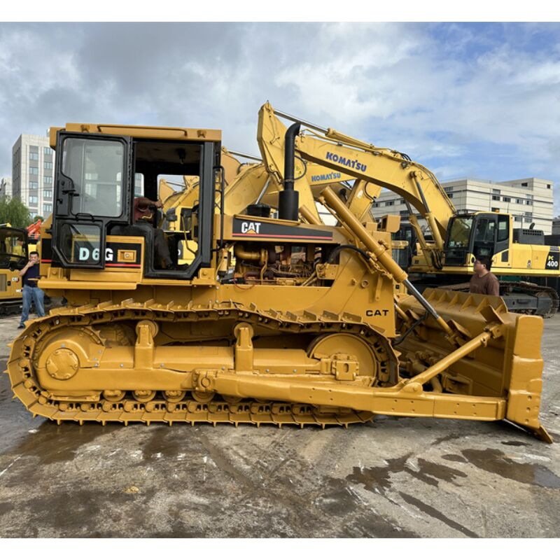 Использованный бульдозер Caterpillar D7G Тип рельса Мощный топливный двигатель Среднего размера Идеально подходит для выровнения земли Строительство дорог и очистка участка