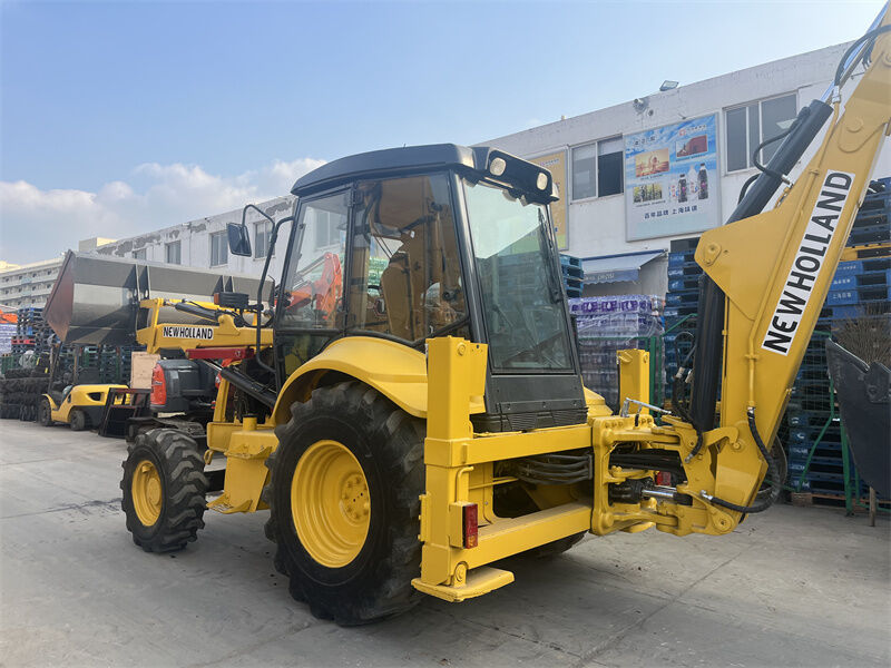 Использованный New Holland LB95B-4PT буровой погрузчик с многоцелевым ковшом 4 в 1, управлением пилотом и закрытой кабиной ROPS / FOPS