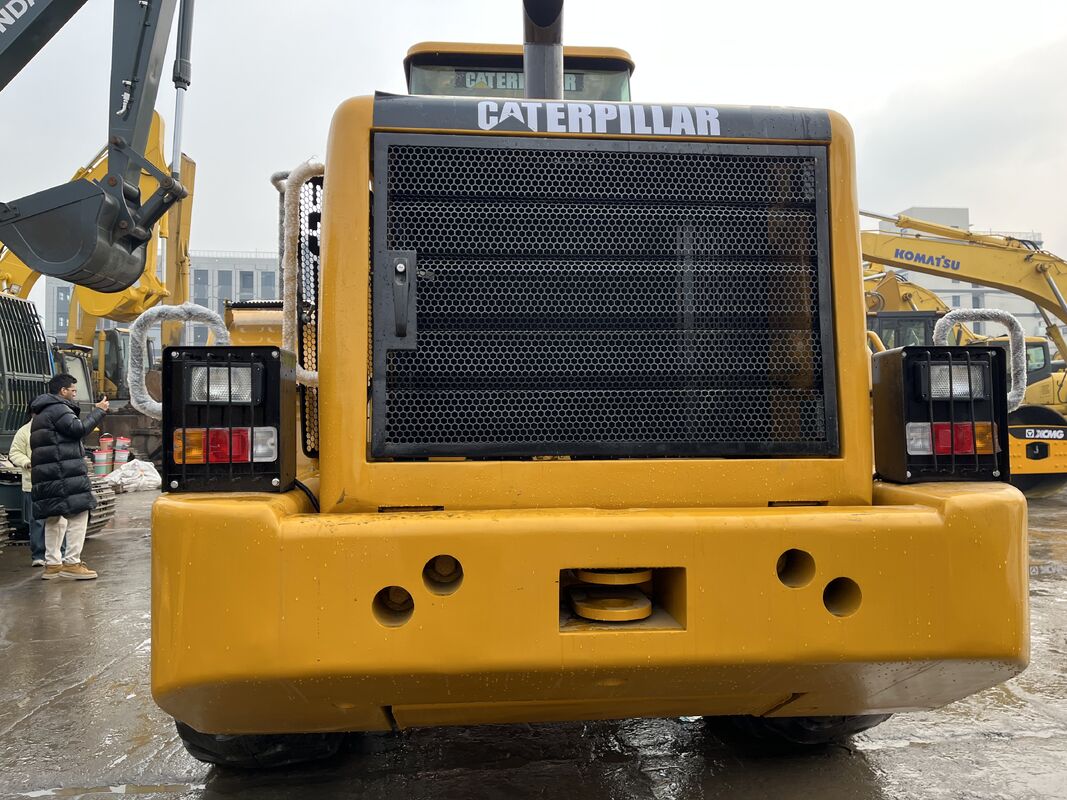 Гусеничный погрузчик CAT 966H с высоким усилием отрыва и надежной силовой установкой, обеспечивающий производительность в суровых промышленных условиях