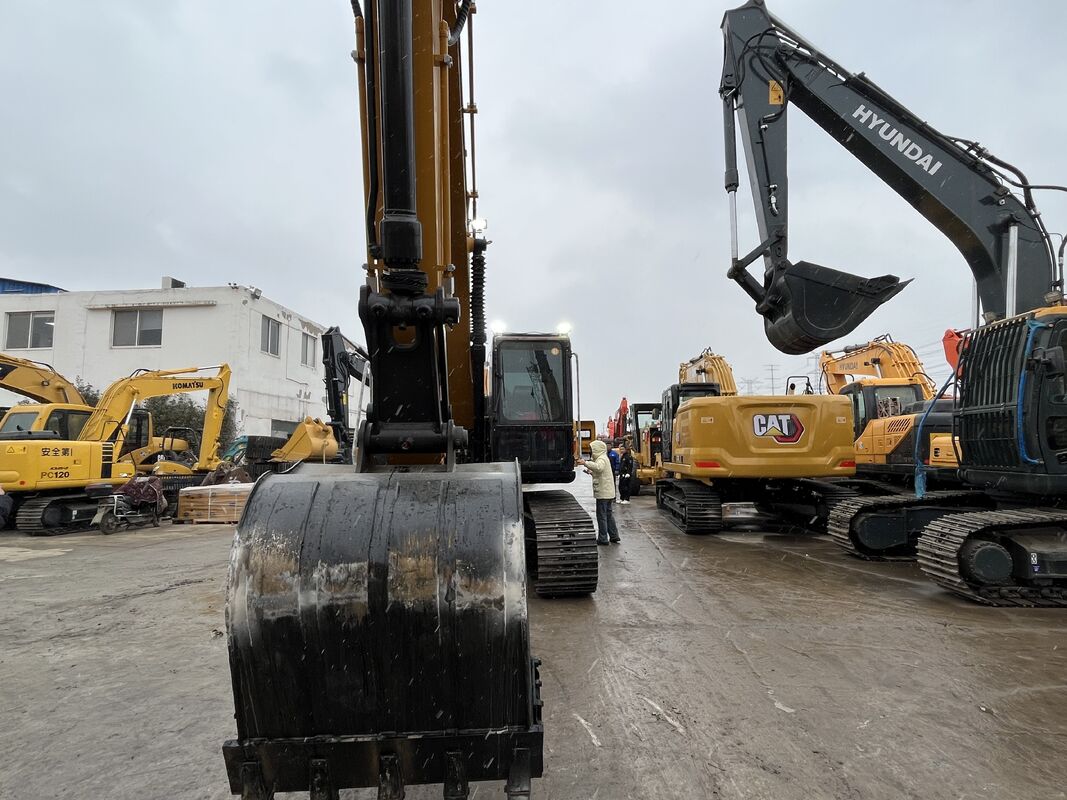 Использованный экскаватор Sany SY215C с превосходной видимостью кабины оператора и энергетического двигателя для повышения производительности на месте