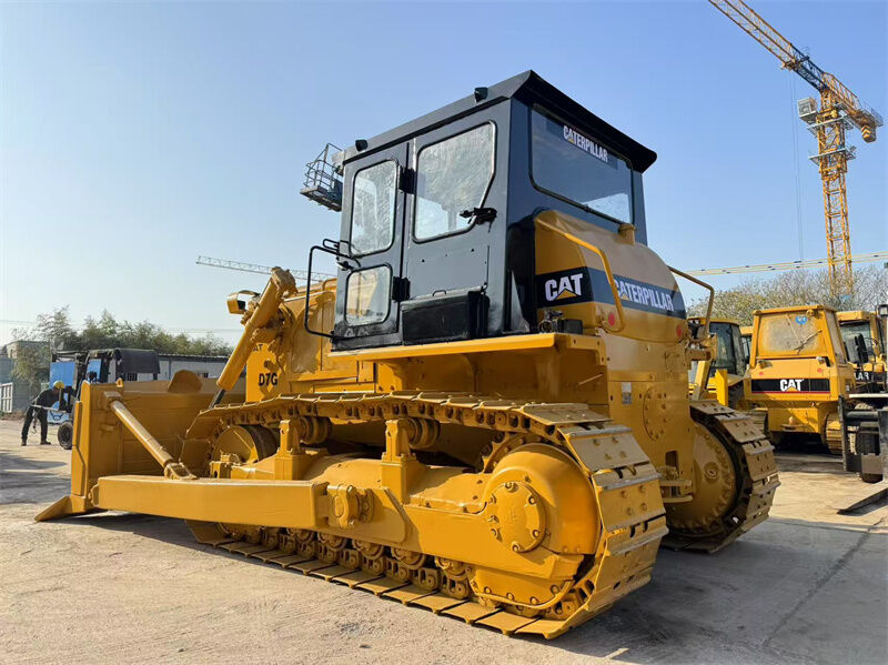 Бульдозер CAT D7G б/у с двигателем 3306, рабочим весом 20230 кг и прямой отвалом
