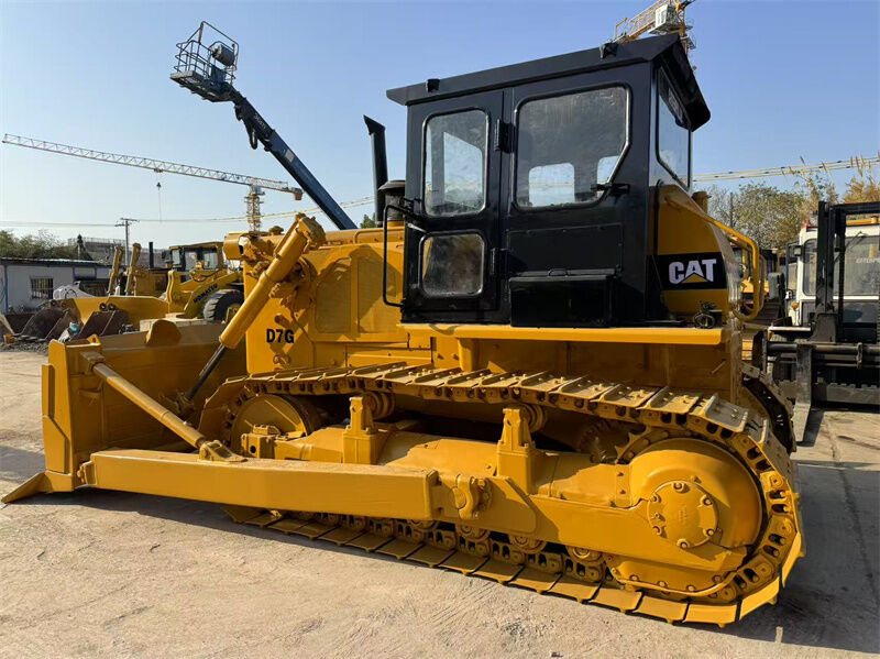 Бульдозер CAT D7G б/у с двигателем 3306, рабочим весом 20230 кг и прямой отвалом