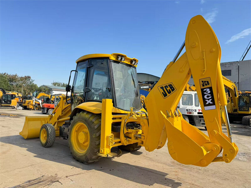 Использованный JCB 3CX буровой погрузчик с емкостью ведра 1,1 м3, мощностью 81 кВт и годовой гарантией