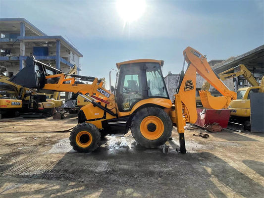 Использованная буровая установка JCB 3CX Использованная буровая установка JCB на колесах В хорошем состоянии