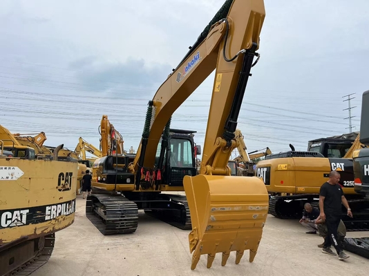 В хорошем состоянии строительная машина используется экскаватор Caterpillar 320D2L